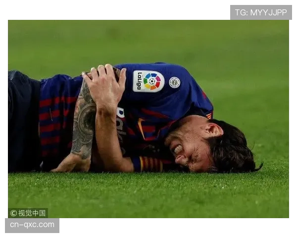 塞维利亚主力后卫出现伤情 阿兹皮利库埃塔被迫换下